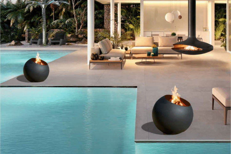 Frei schwebende Außenfeuerstelle von Art of Fire in moderner Outdoor Living Lounge