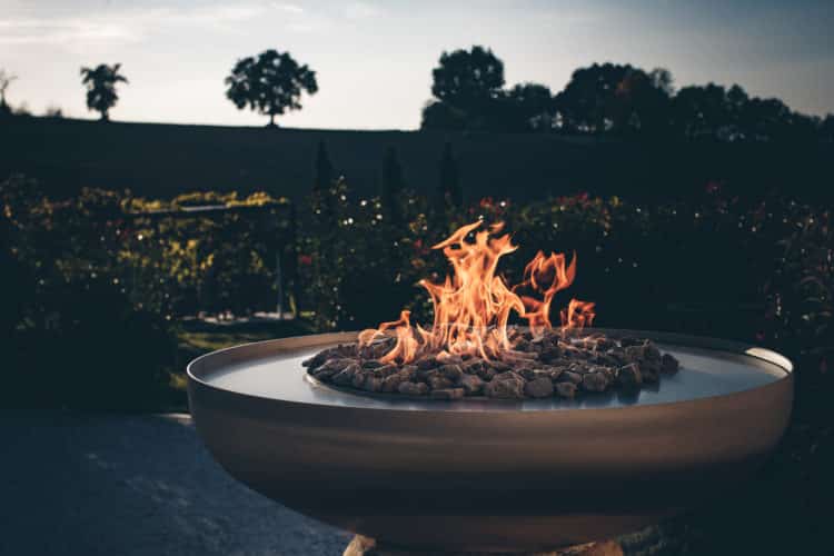 Moderner Design Gaskamin für Outdoor Bereich mit gleichmäßigen Flammen